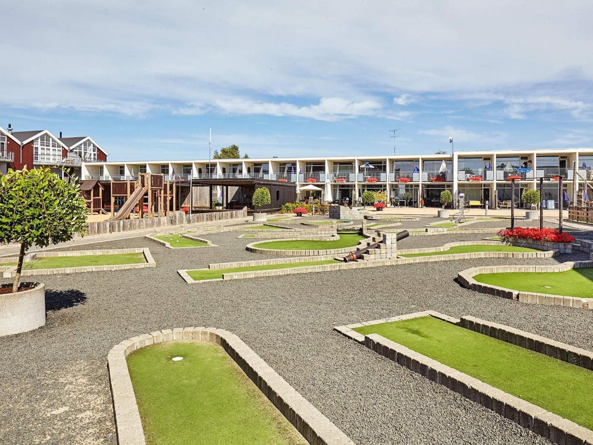4 Person Holiday Home On A Holiday Park In Glesborg Экстерьер фото